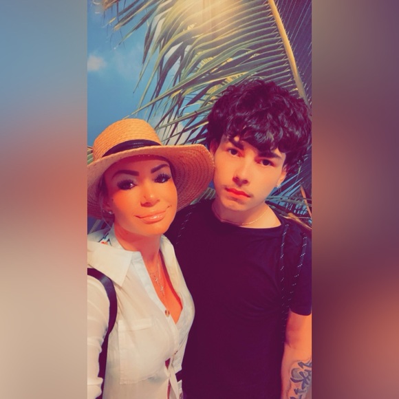 💕Meet your Posher, Ashlea💕 - Picture 2 of 12